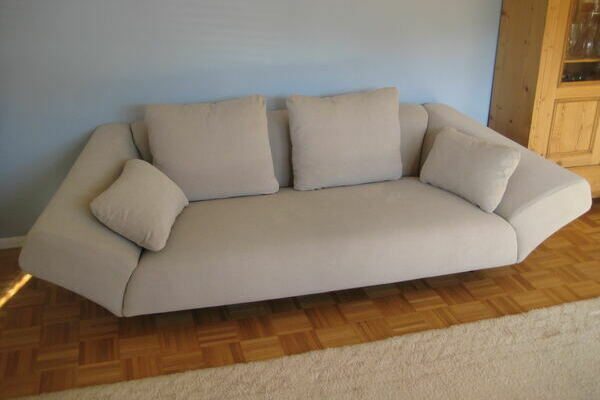 modernes Sofa bezogen