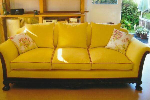 Sofa mit Daunenkissen f�r Privatvilla in Baden-Baden