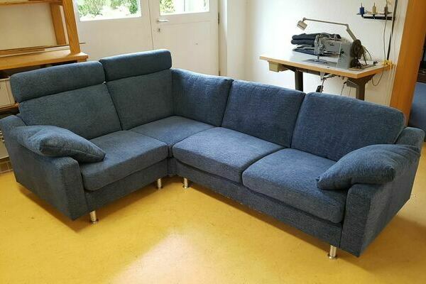 Ecksofa gepolstert und bezogen