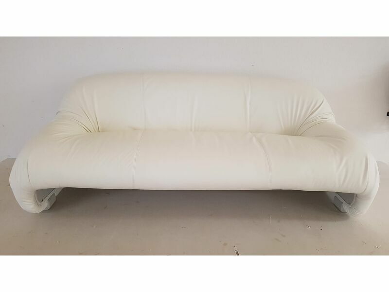 italienisches Designersofa mit Echtleder neu bezogen f&uuml;r einen Kunden aus Freiburg-Herdern